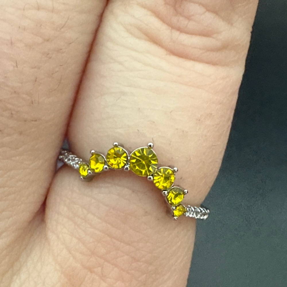 Elegant Silver and Yellow Gemstone Ring
